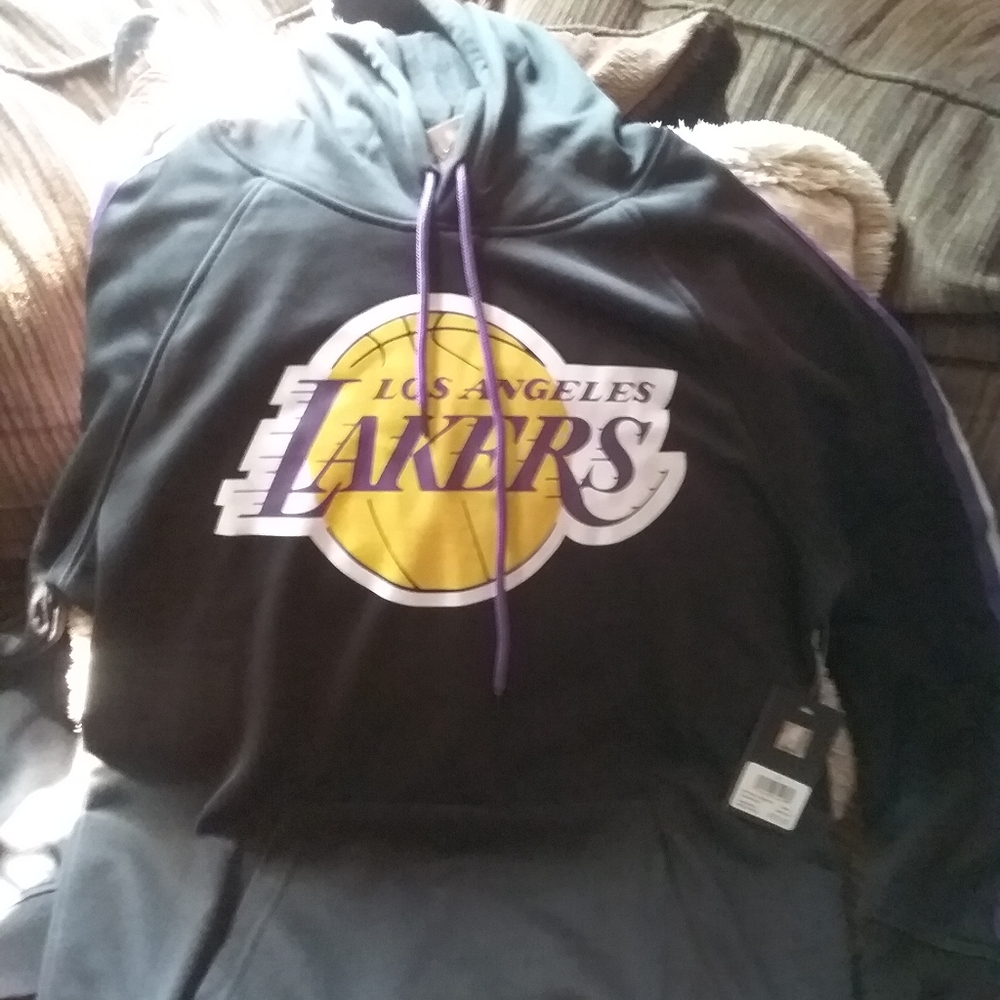 NBA Lakers Sweater Size M